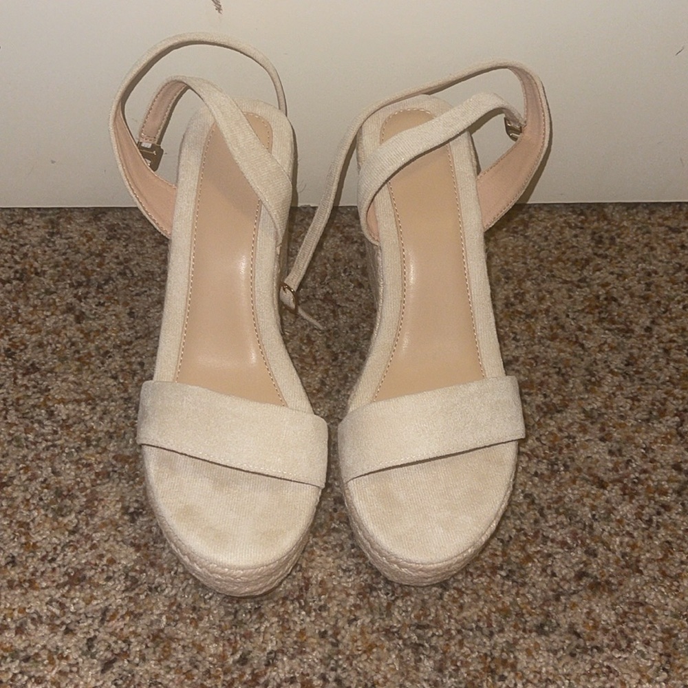 NEW❗️Tan Ankle Strap Wedges❕